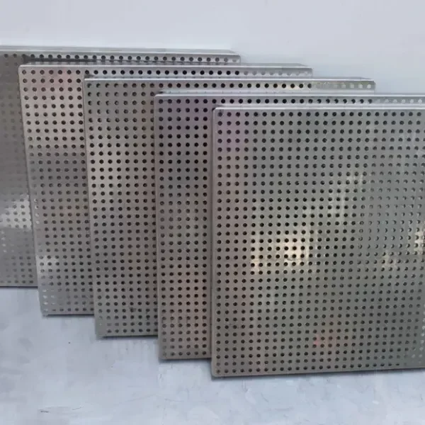 Đục lỗ inox