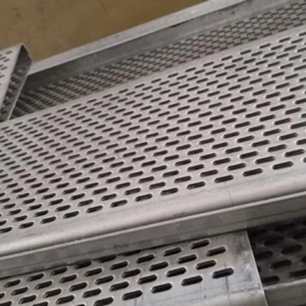 Gia Công Đục Lỗ Inox