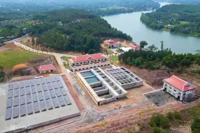 Nhà máy nước Vạn Niên nằm cạnh đồi Vọng Cảnh